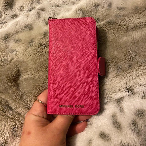 Michael Kors iPhone 7/8 wristlet - Picture 1 of 2